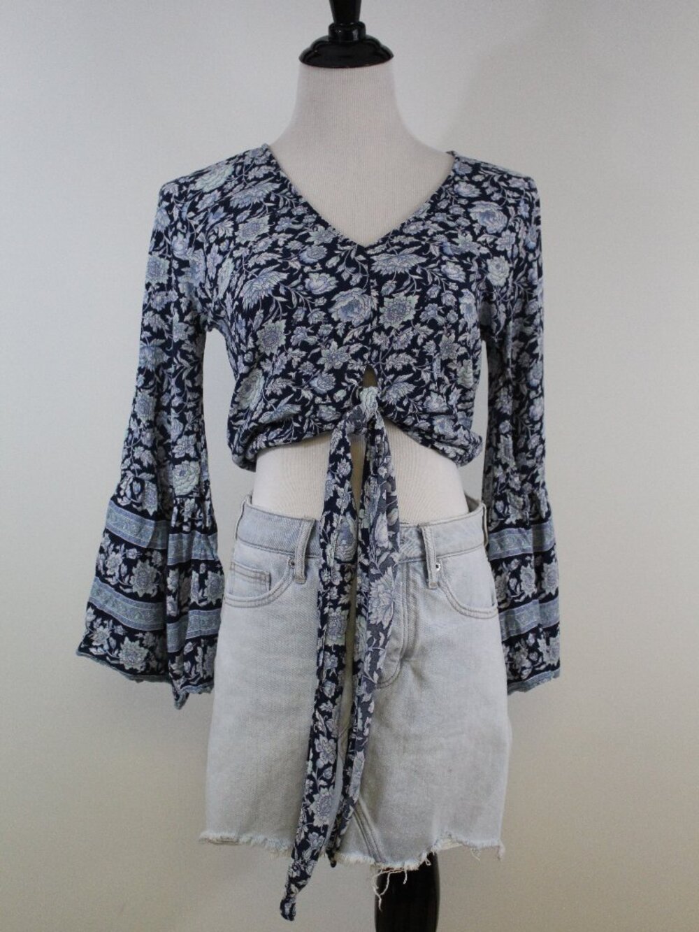 American Eagle Floral Tie Front Crop Top XS Boho Bell Sleeve Viscose‎